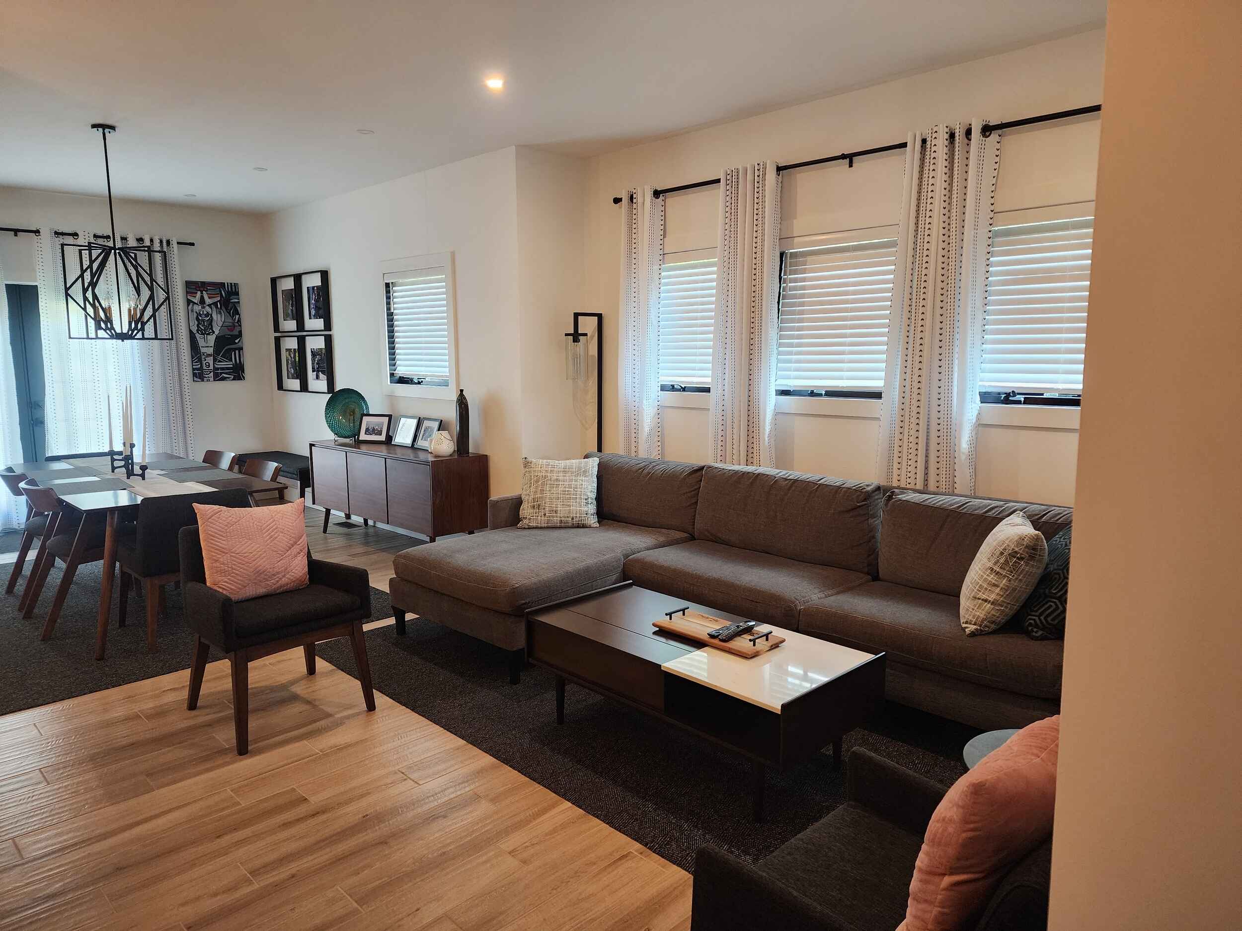 5516 Glass - Living room