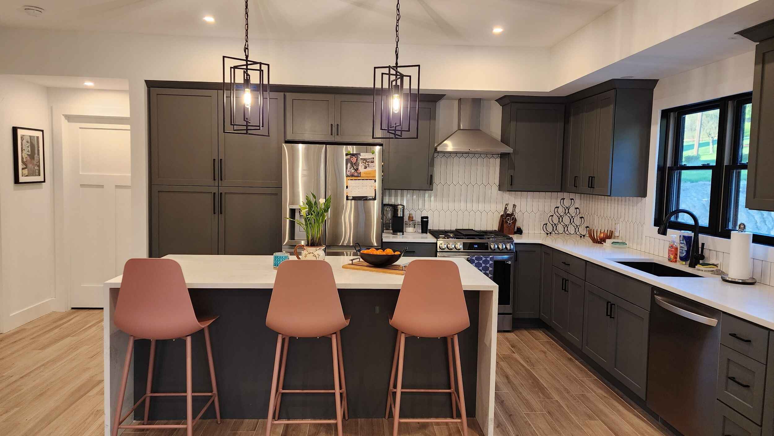 5516 Glass - Kitchen and Island